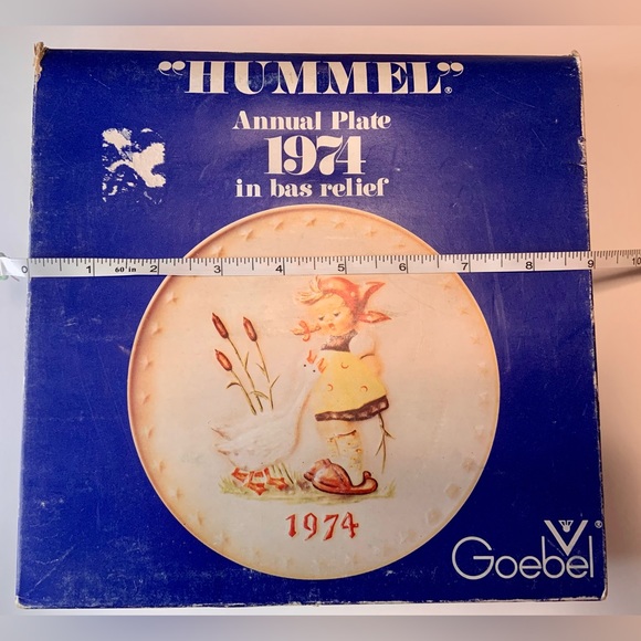 1974 Hummel Handpaint Bas Relief 4th Annual Plate Goebel Porzellanfabrik Germany - Picture 9 of 13